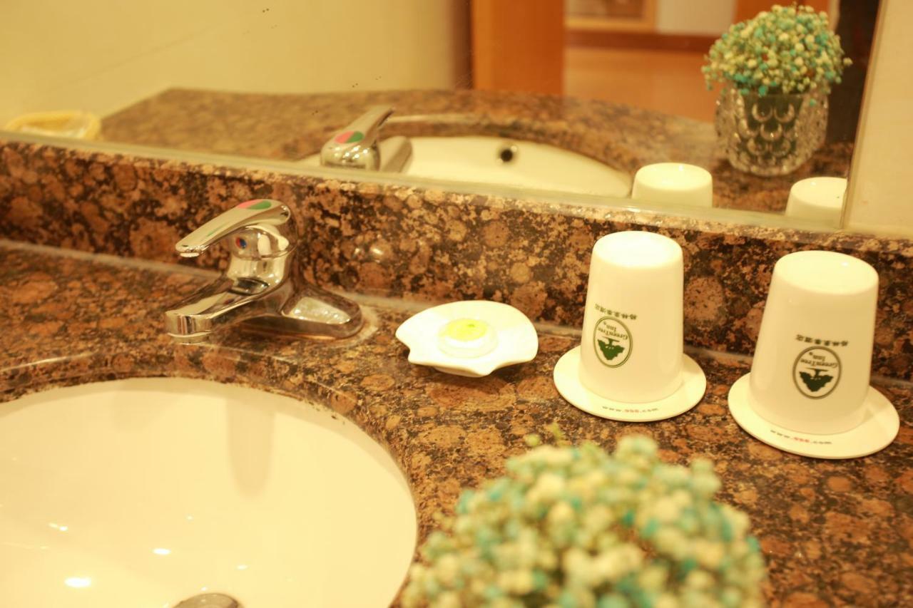 Greentree Inn Shanghai Hongqiao Airport Apartment Hotel Exteriör bild